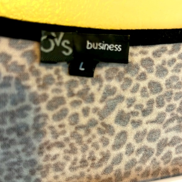 L Leopard  Blouse 🐆 V-Neck Fits M perfect, as very stretchy - Picture 5 of 6